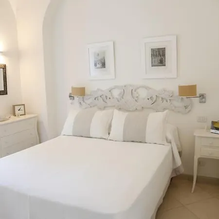 La Guardia Villa *